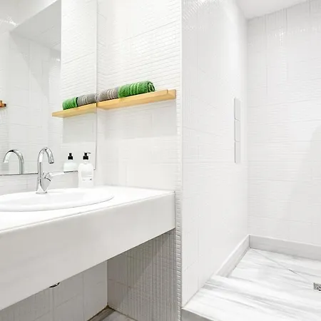 A Modernized In The Historic Area Of Daire İstanbul